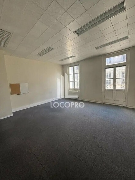 Bureau dans Marseille à louer - Photo de l’immeuble – Image 2 sur 2