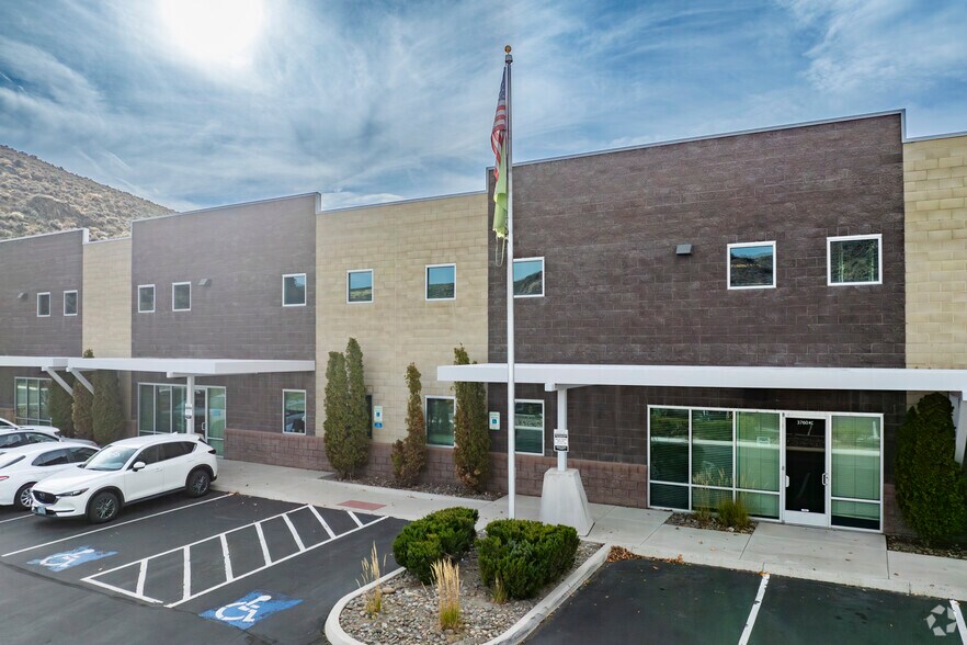 3760 Barron Way, Reno, NV à louer - Photo de l’immeuble – Image 3 sur 5