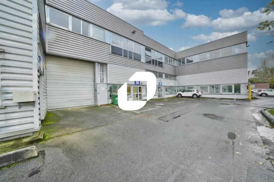 Local d’activités dans Fontenay-sous-Bois à louer - Photo de l’immeuble – Image 2 sur 2