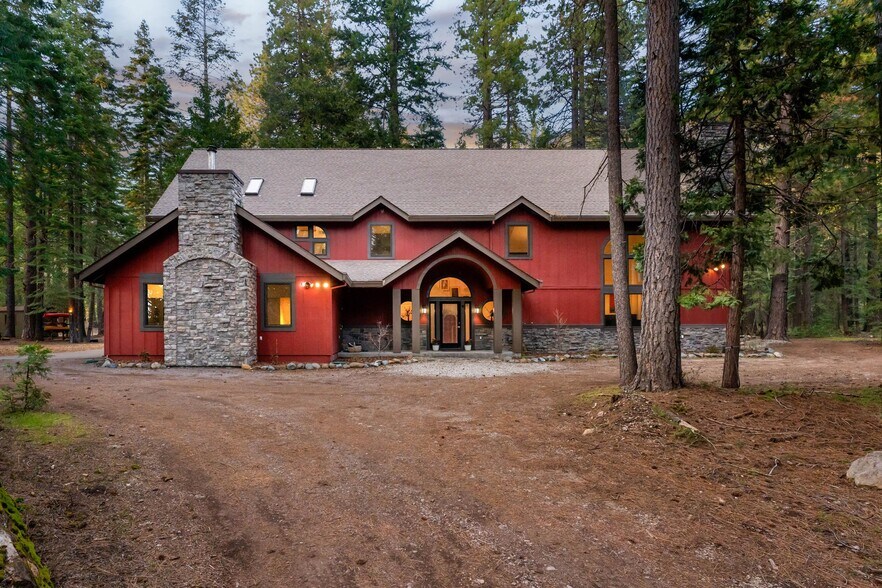 4025 Summit Dr, Mount Shasta, CA à vendre - Photo principale – Image 1 sur 17