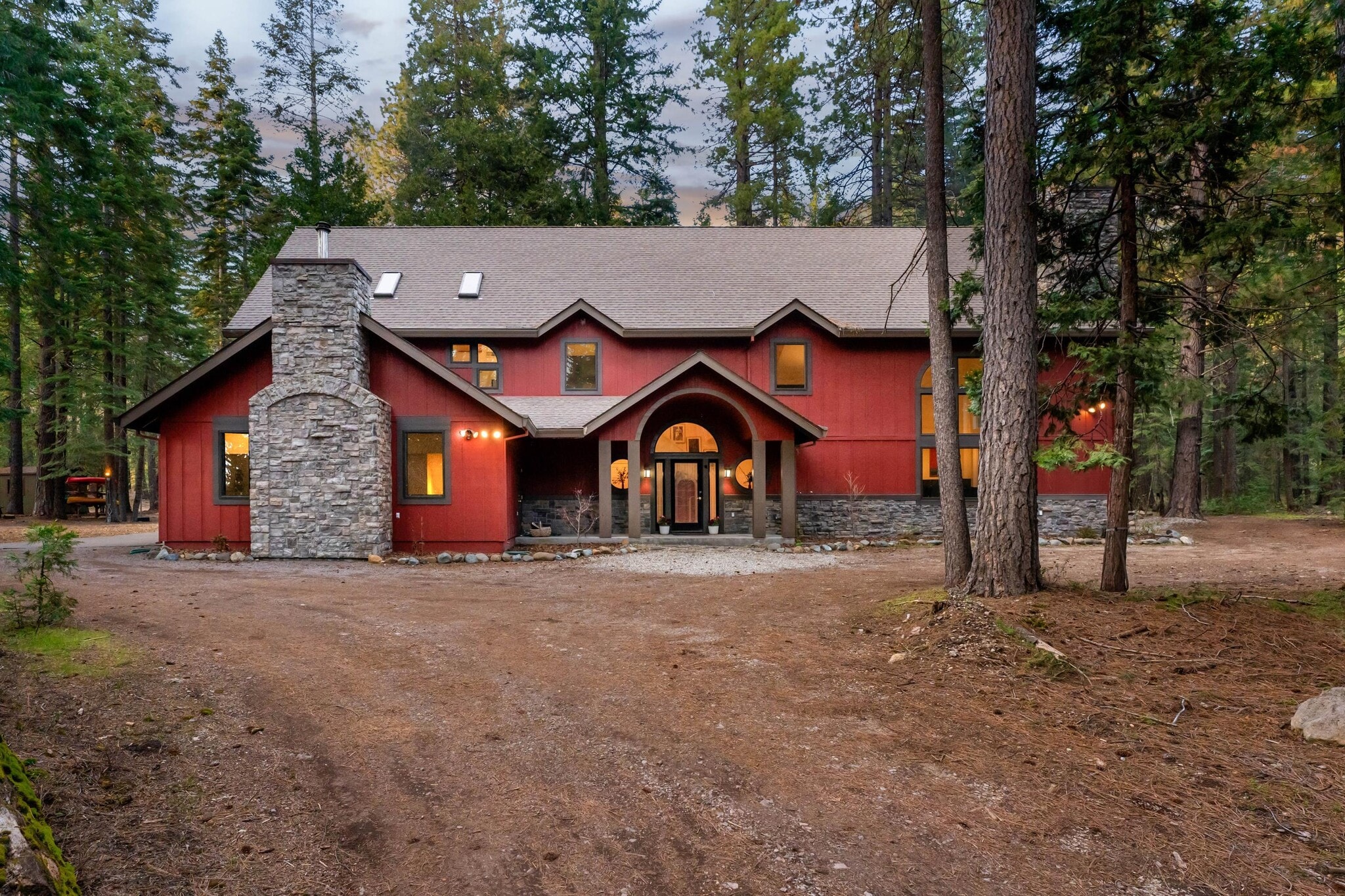 4025 Summit Dr, Mount Shasta, CA à vendre Photo principale– Image 1 sur 18