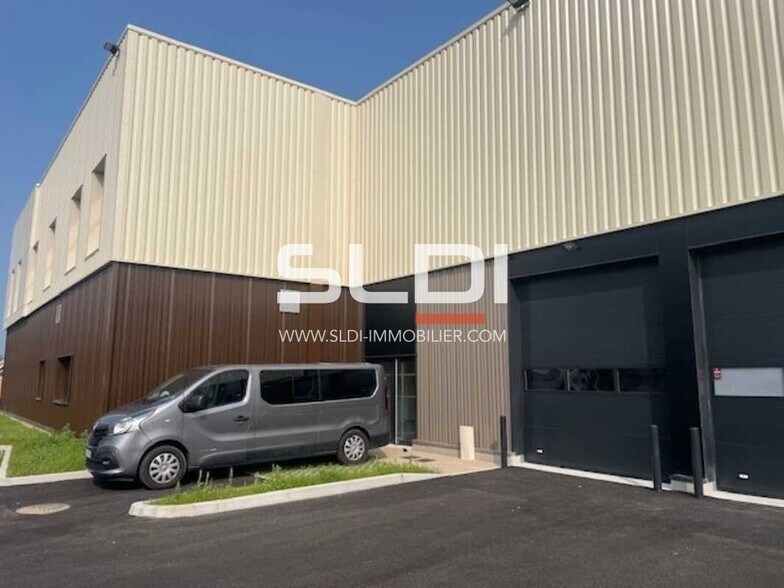 Local d'activités dans Rillieux-la-Pape à vendre - Photo de l’immeuble – Image 2 sur 6