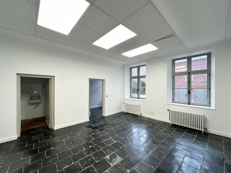 Bureau dans Lille à louer - Photo de l’immeuble – Image 2 sur 8