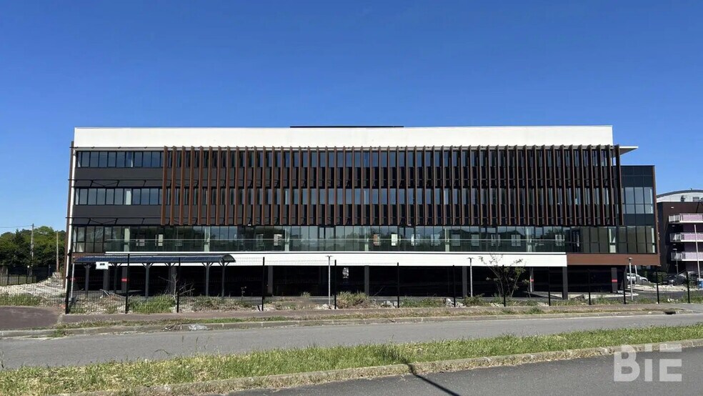 Bureau dans Mérignac à louer - Photo de l’immeuble – Image 2 sur 12