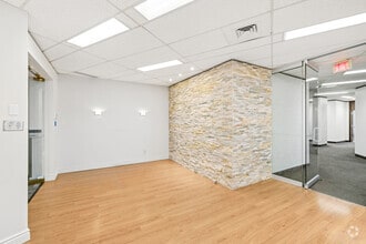 6555 Boul Métropolitain E, Montréal, QC à louer Photo intérieure– Image 2 sur 8