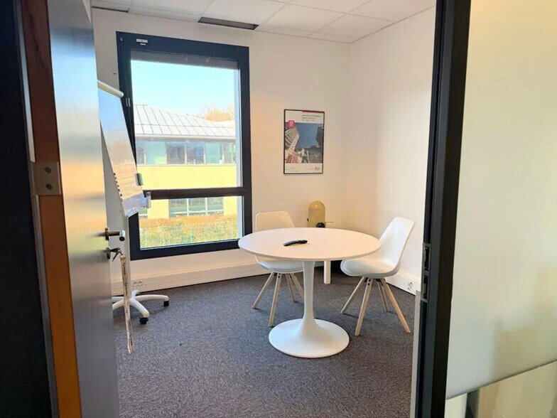 Bureau dans FOURQUEUX à louer - Photo de l’immeuble – Image 3 sur 7