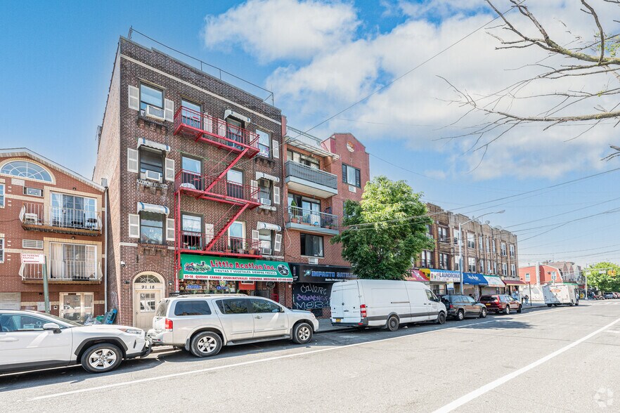 9116 43rd Ave, Elmhurst, NY à vendre - Neighborhood Photo – Image 2 sur 5