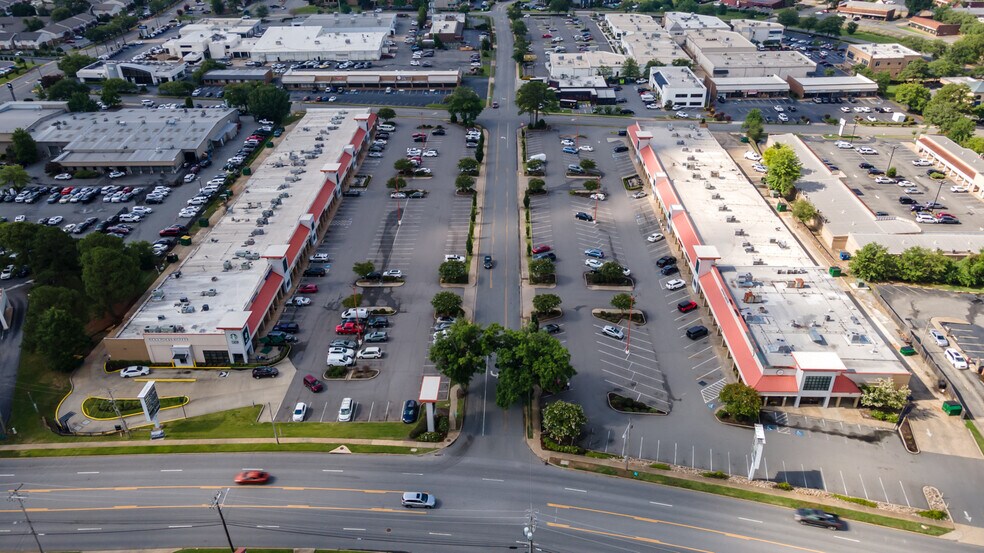 Rodney Parham Rd, Little Rock, AR à louer - Photo de l’immeuble – Image 3 sur 11