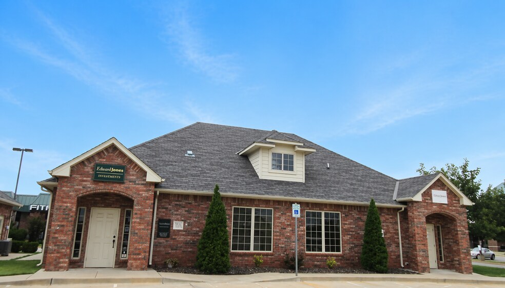 7015 W Hefner Rd, Oklahoma City, OK à louer - Photo de l’immeuble – Image 2 sur 4