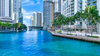 Plus de détails pour 31-41 SE 5th St, Miami, FL - Local commercial à louer