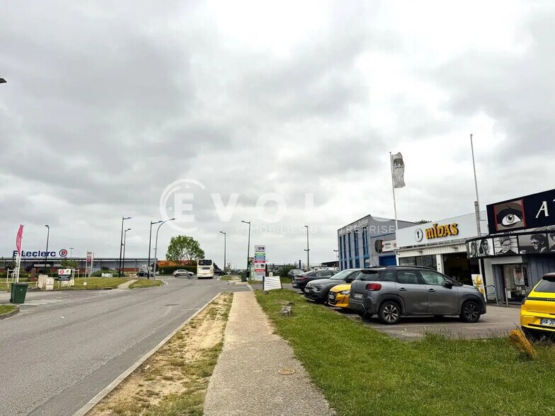 Local d’activités dans Rivery à louer - Photo de l’immeuble – Image 1 sur 1