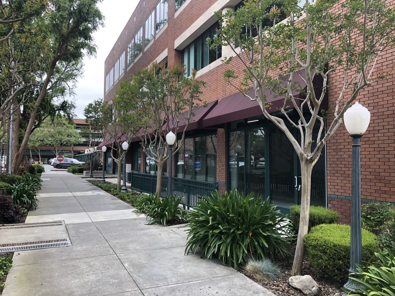1655 N Main St, Walnut Creek, CA à louer - Photo de l’immeuble – Image 3 sur 8