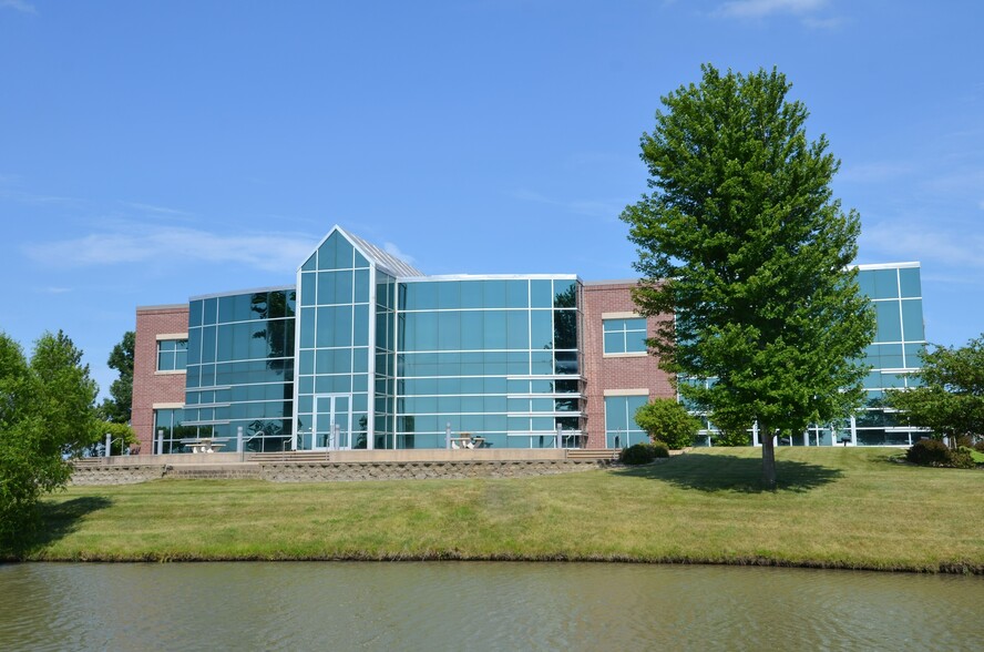 8710 Earhart Ln Sw, Cedar Rapids, IA à louer - Photo de l’immeuble – Image 1 sur 3