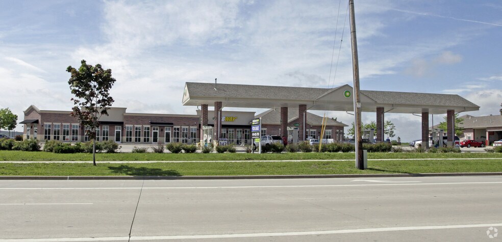 2865 E Washington St, West Bend, WI à louer - Photo de l’immeuble – Image 2 sur 5