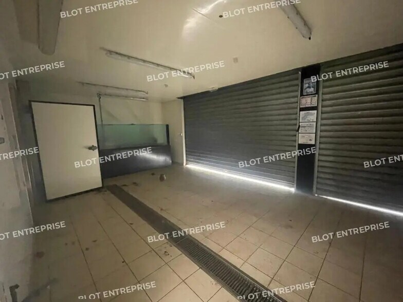 Local d'activités dans Lanvollon à vendre - Photo de l’immeuble – Image 2 sur 6