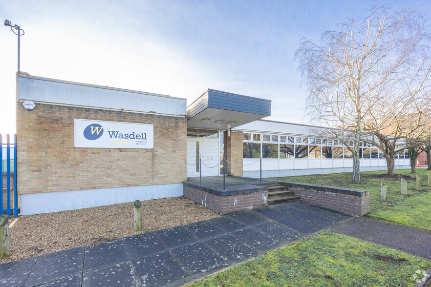 12-14 Edmonds Close, Wellingborough à louer - Photo principale – Image 1 sur 2