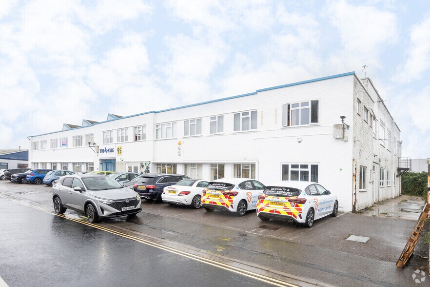 95 Commerce Way, Lancing à louer - Photo de l’immeuble – Image 2 sur 5