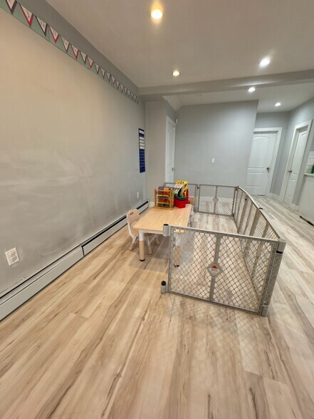 10427 196th St, Saint Albans, NY à louer - Photo intérieure – Image 2 sur 3