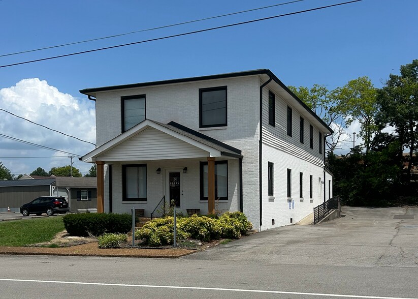 66 E Hill St, Mount Juliet, TN à louer - Photo de l’immeuble – Image 1 sur 12