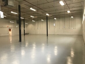 340-390 Saskatoon St, London, ON à louer Photo intérieure– Image 2 sur 8