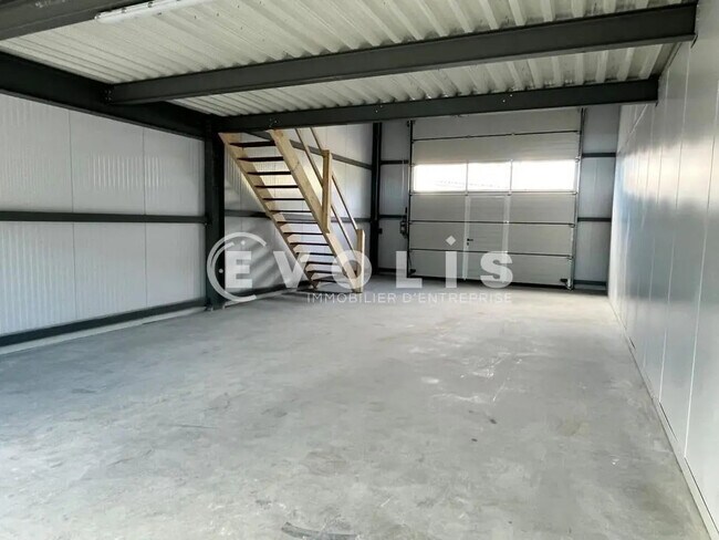 Plus de détails pour Local d'activités à louer