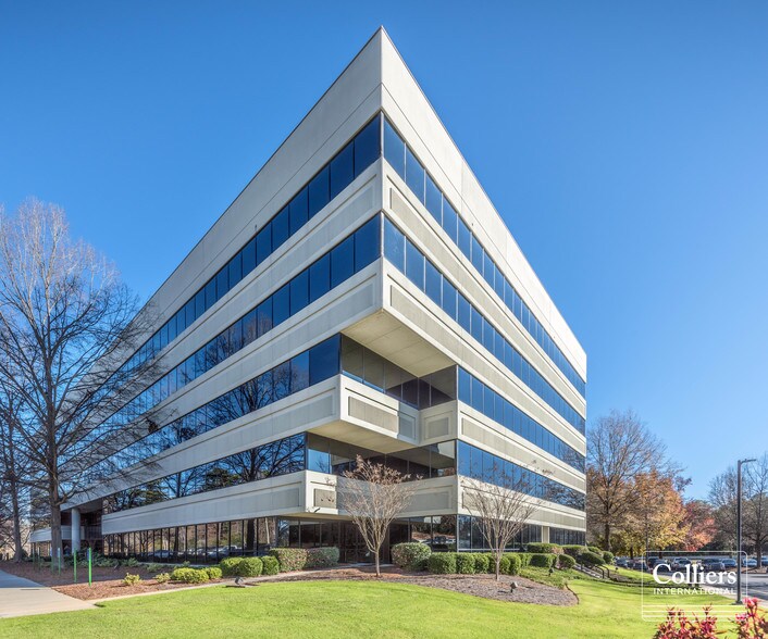 121 Executive Center Dr, Columbia, SC à louer - Photo de l’immeuble – Image 2 sur 4