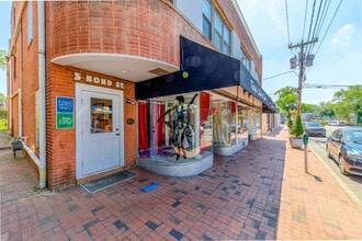 5 Bond St, Great Neck, NY à louer Photo de l’immeuble– Image 2 sur 5