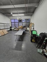 52-07 Flushing Ave, Maspeth, NY à louer Photo intérieure– Image 1 sur 4