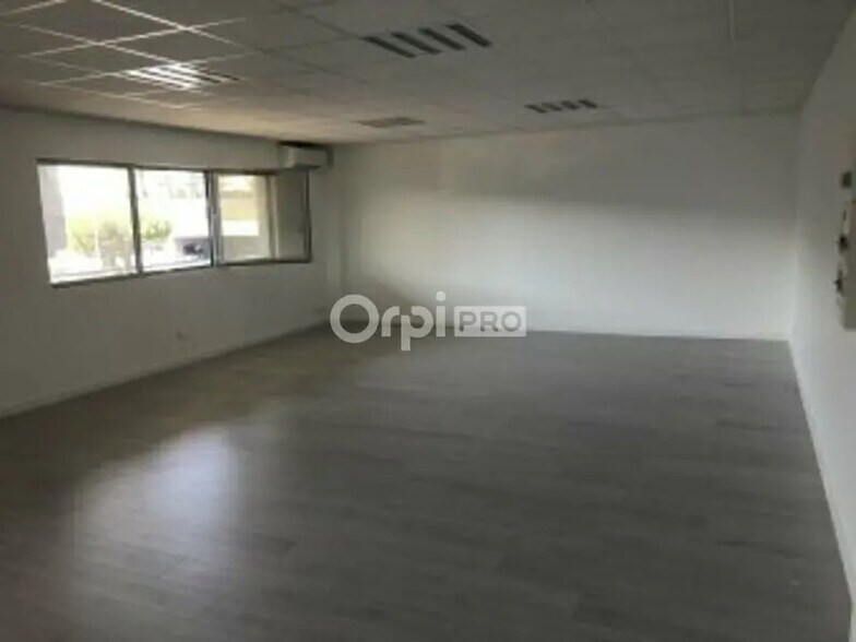 Bureau dans Canéjan à louer - Photo de l’immeuble – Image 1 sur 6