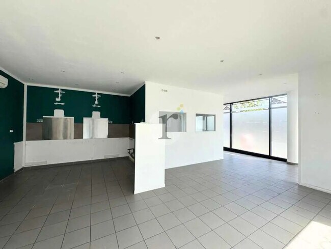 Plus de détails pour Local commercial à louer