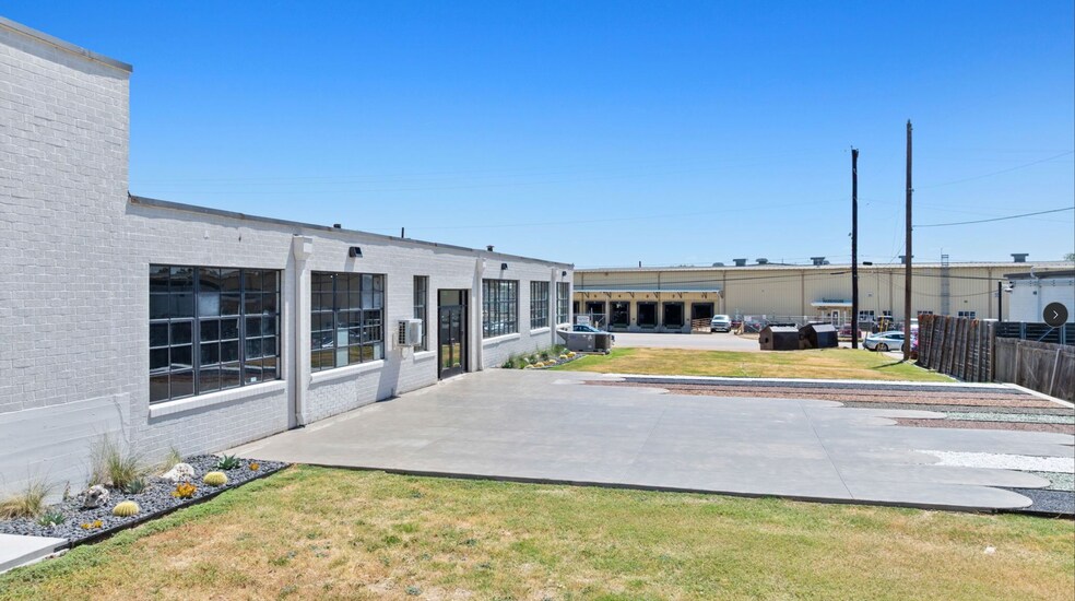 211 E Alpine Rd, Austin, TX à louer - Photo de l’immeuble – Image 3 sur 10