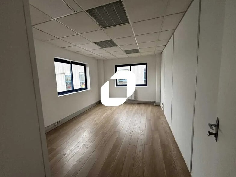 Bureau dans Lisses à louer - Photo de l’immeuble – Image 3 sur 12
