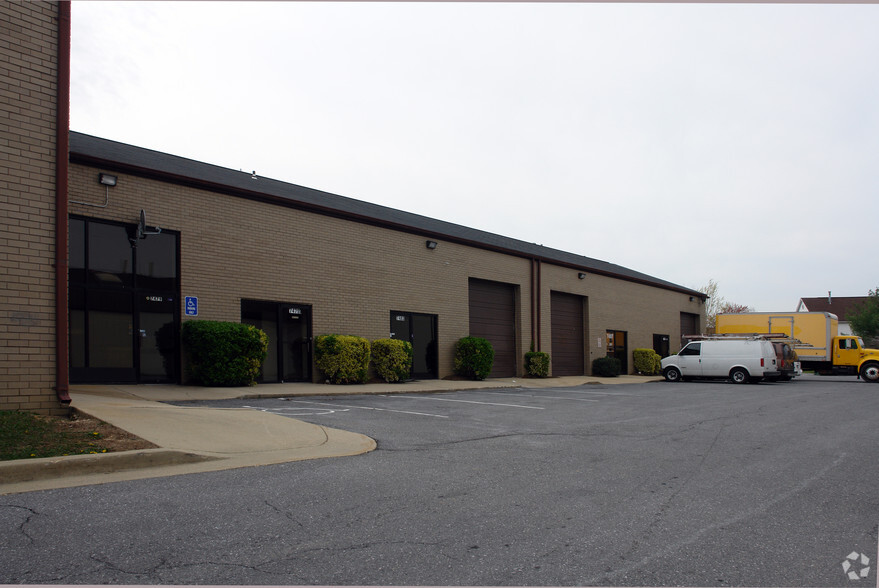 7469-7475 Old Alexandria Ferry Rd, Clinton, MD à louer - Photo de l’immeuble – Image 3 sur 5
