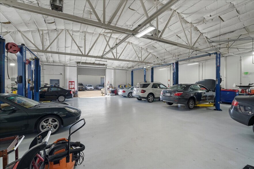 1380 Industrial Rd, San Carlos, CA à vendre - Photo de l’immeuble – Image 2 sur 24