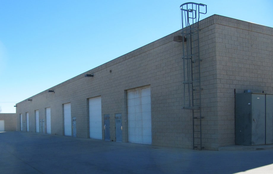 38917 20th St E, Palmdale, CA à louer - Photo de l’immeuble – Image 3 sur 7