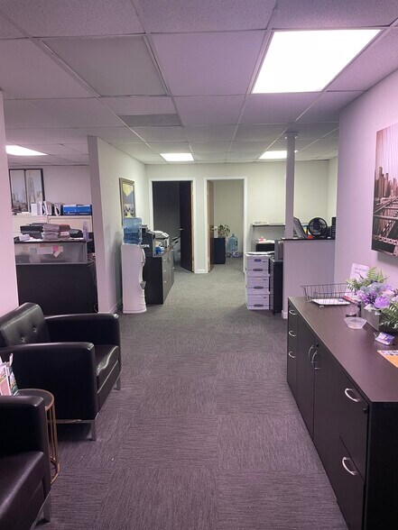1 Rabro Dr, Hauppauge, NY à louer - Photo de l’immeuble – Image 3 sur 7