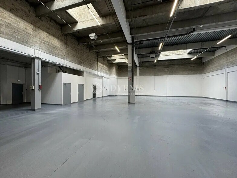 Local d’activités dans Aulnay-sous-Bois à louer - Photo de l’immeuble – Image 3 sur 10