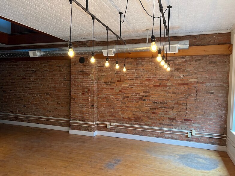 61 Albany St, Cazenovia, NY à louer - Photo de l’immeuble – Image 3 sur 6