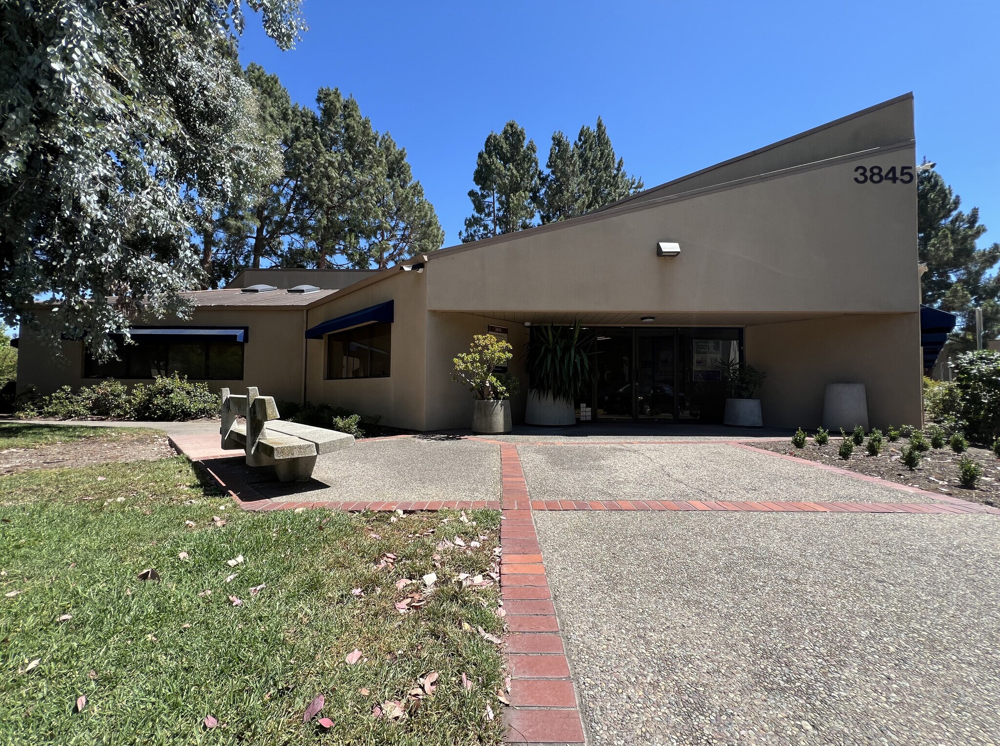 3845-3885 Beacon Ave, Fremont, CA à louer Photo de l’immeuble– Image 1 sur 9