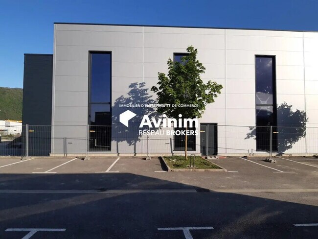 Plus de détails pour Local d'activités à louer