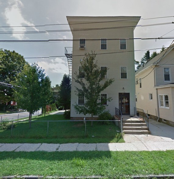 78 Briggs Ave, Yonkers, NY à vendre - Photo principale – Image 1 sur 8