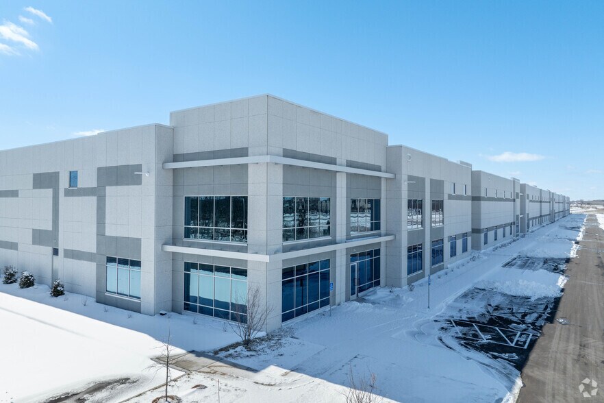 5225 Dean Lakes Blvd, Shakopee, MN à louer - Photo de l’immeuble – Image 1 sur 4