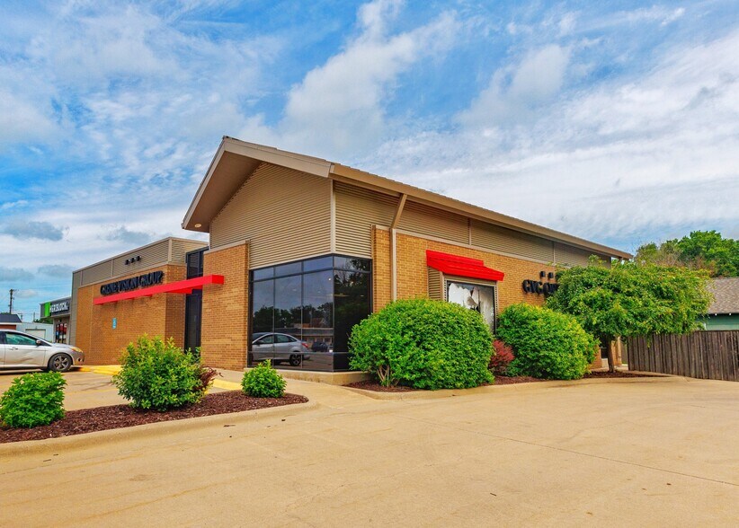 1408 W Central Ave, El Dorado, KS à vendre - Photo de l’immeuble – Image 1 sur 2