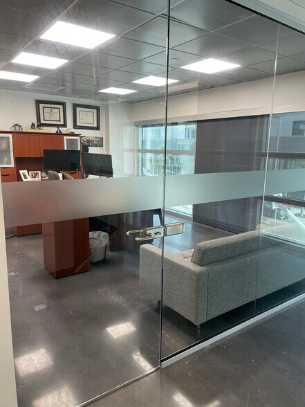1208 E Kennedy Blvd, Tampa, FL à louer - Photo de l’immeuble – Image 3 sur 44