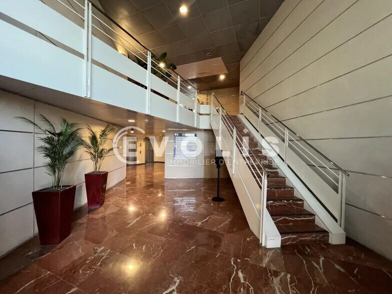 9-10 Porte De Neuilly, Noisy-le-Grand à louer - Photo de l’immeuble – Image 3 sur 8