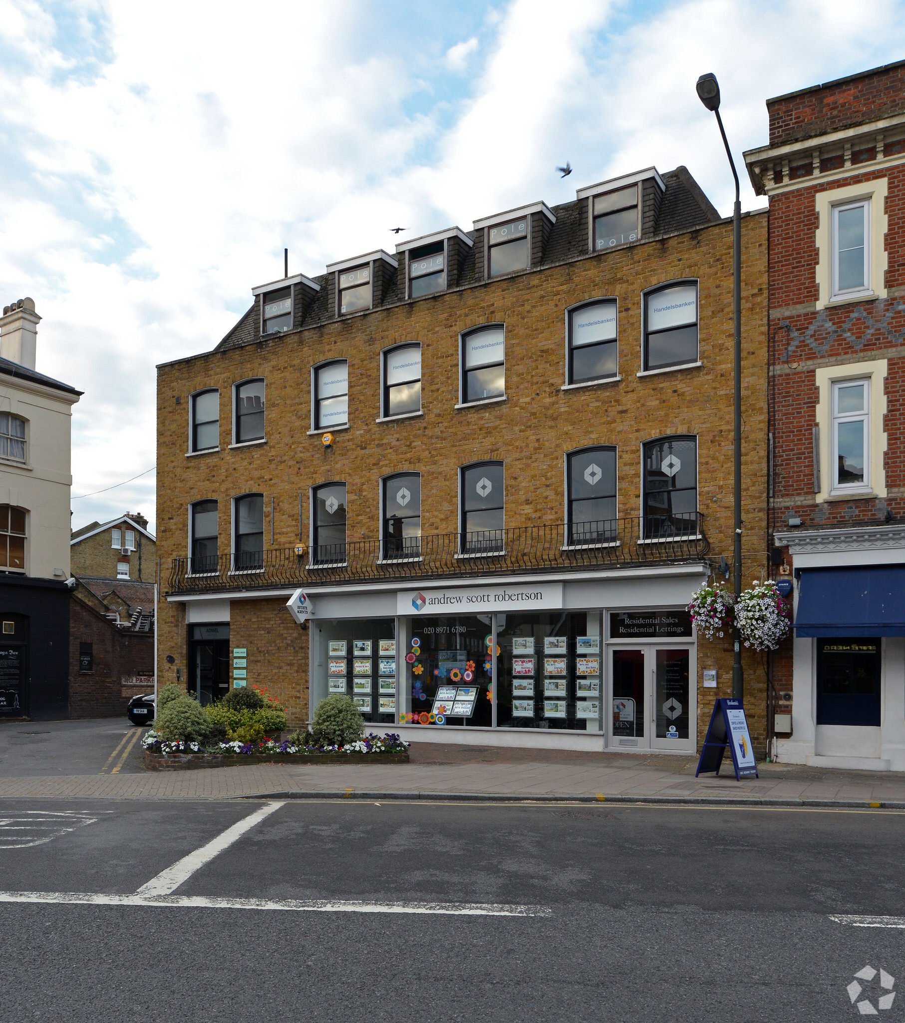 24 High St, Londres à louer Photo de l’immeuble– Image 1 sur 11