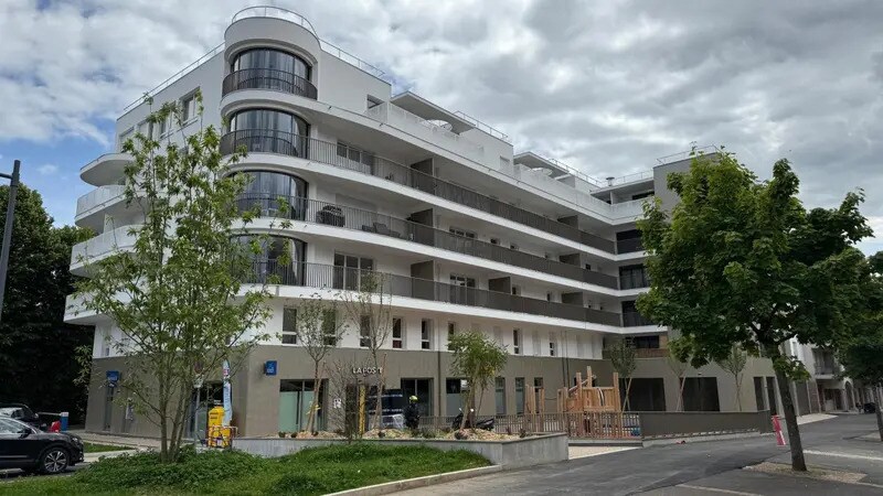 Local commercial dans Saint-Genis-Pouilly à vendre Photo de l’immeuble– Image 1 sur 9