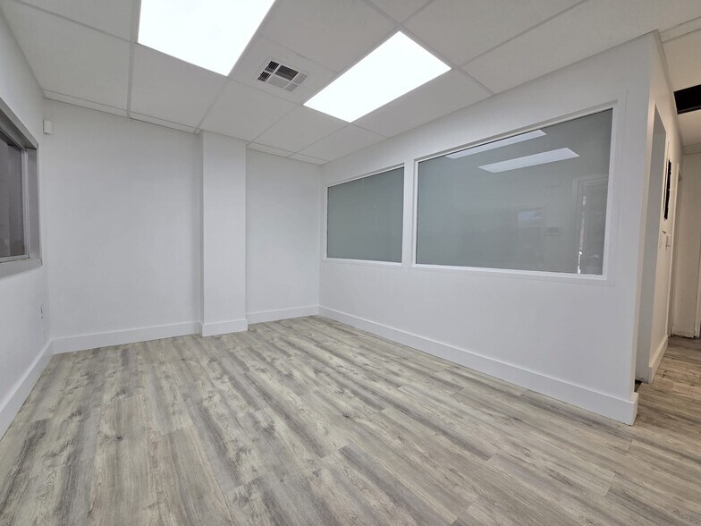 52 SW 5th Ct, Pompano Beach, FL à louer - Photo de l’immeuble – Image 3 sur 7
