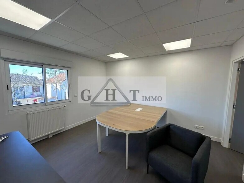 Bureau dans Montgeron à louer - Photo intérieure – Image 2 sur 3