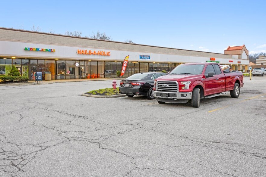 1795 Snow Rd, Parma, OH à louer - Photo de l’immeuble – Image 3 sur 7